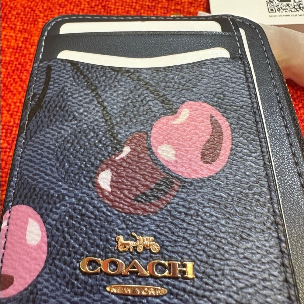 ❤️❤️❤️NEW Coach zip card case with cherry print/Gold hardware ❤️❤️❤️ - Picture 7 of 12